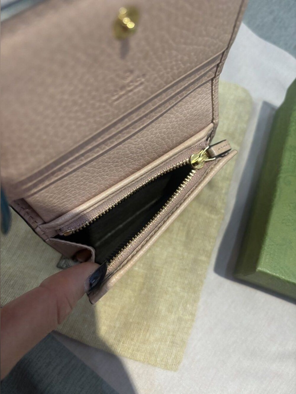 Gucci Beige GG Canvas and Pink Leather Mini Wallet with Gold Double G - Picture 3 of 8